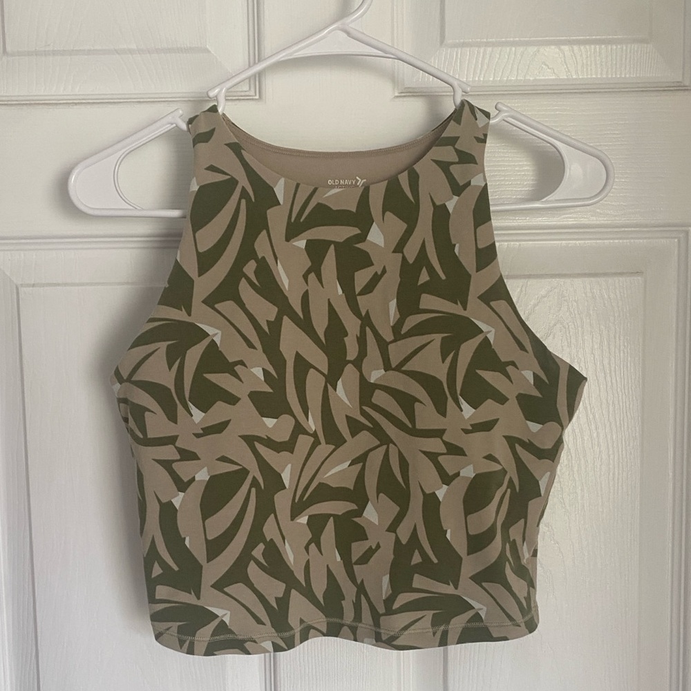 Old Navy Active Powerchill Light Support Go-Dry Crop Top W/ Built in Sports Bra